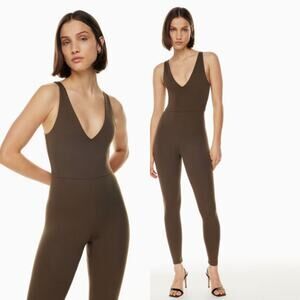 Aritzia Babaton Contour V-Neck Jumpsuit in Nude Beige Small Kim K Kardashian‎